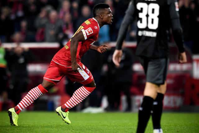 英超综合：曼联客场小胜切尔西