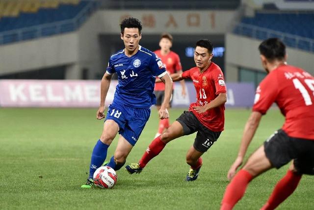 CBA罚单：黄荣奇停赛3场罚款15万 崔永熙罚2万